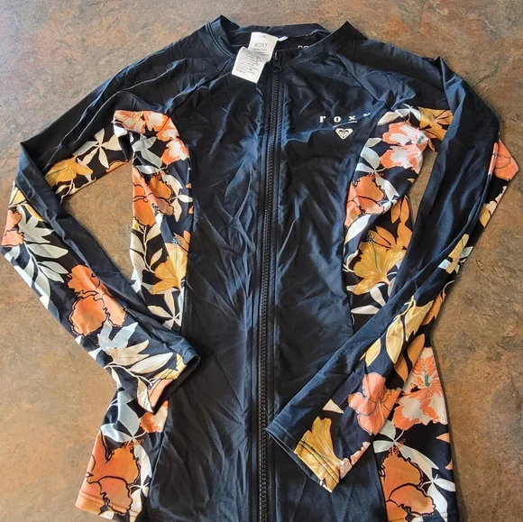 2 Roxy Rashguard Shirts - Picture 3 of 6